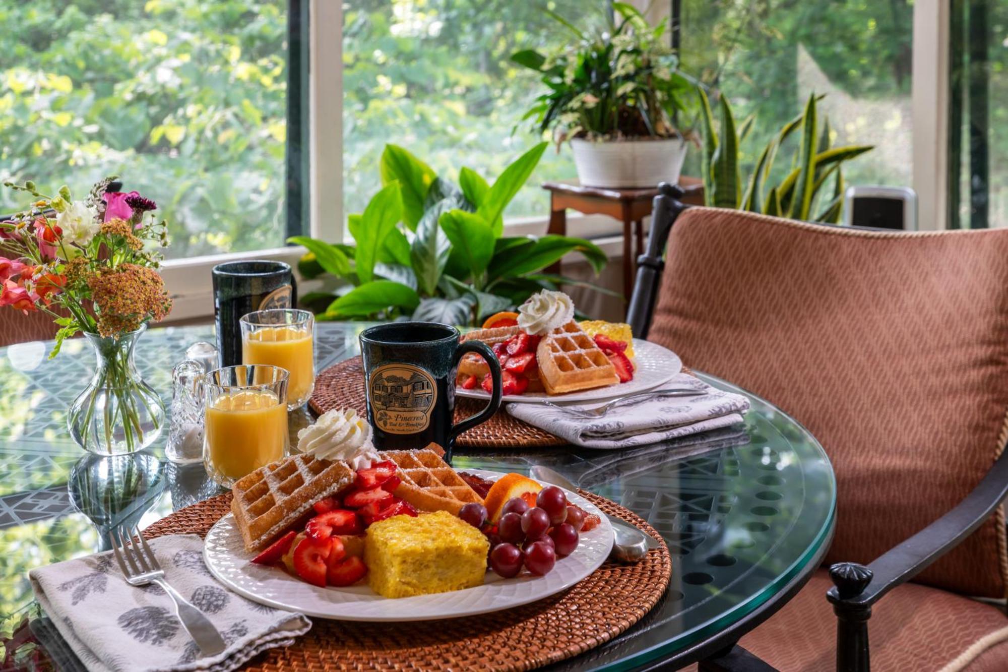 Pinecrest Bed & Breakfast Asheville Bagian luar foto