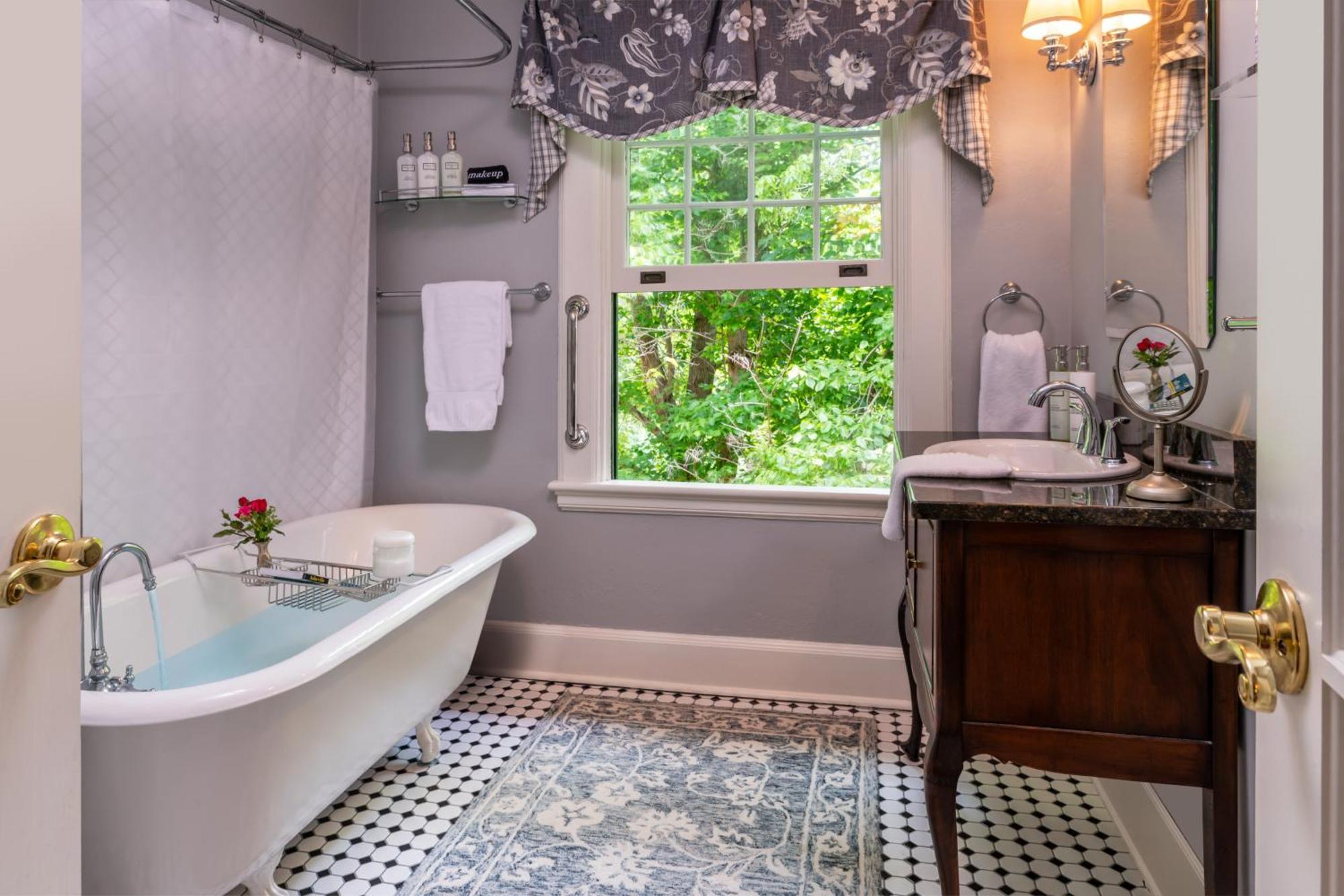 Pinecrest Bed & Breakfast Asheville Bagian luar foto